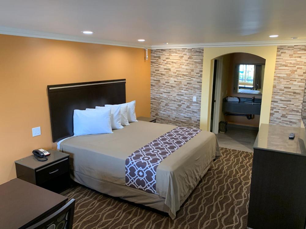 Superior King Room interior
